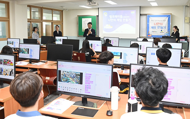 [넥슨] 부산 해운대구 반여중학교 헬로메이플 수업 모습.jpg