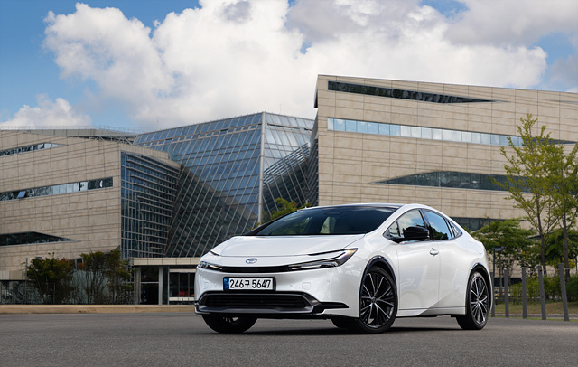 [사진자료] 토요타코리아, ‘26년형 프리우스 HEV AWD XLE’ 출시_1.jpg