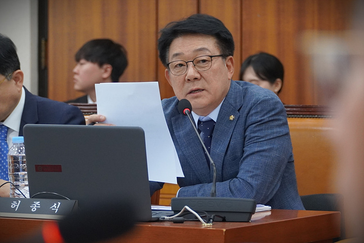허종식_의원님_질의사진.jpg