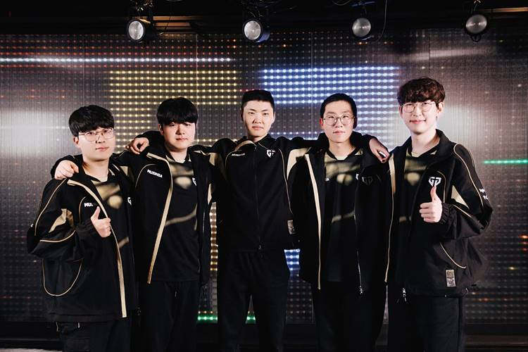 홍콩행 젠지_.jpg