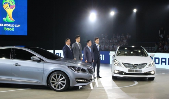 현대차 'AG' 공개자리 김남일-이동국 참석