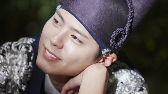 왕세자 보검과 김유정에게 시련이 찾아온다.'云&#30011;的月光'中的皇世子和金裕&#36126;受到考&#39564;。