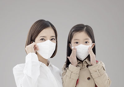 코로나19, 사망자 1,300명 넘어