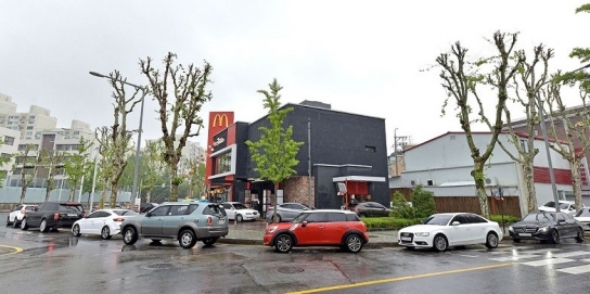 드라이빙스루는 외식이 원조… ‘방콕 외식족’ 증가