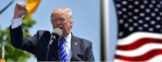 트럼프 코로나19 언론 브리핑 중 백악관 총기난사 사고에 피신