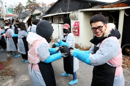 호반그룹 임직원 봉사단, 사랑의 연탄 나눔 진행