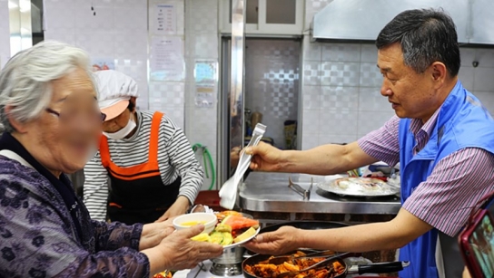 독거 노인 3명 중 1명 이상이 복합 만성질환 보유
