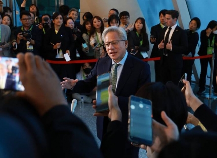 젠슨 황 “삼성·SK 모두 필요…삼성이 로봇칩 만든다”