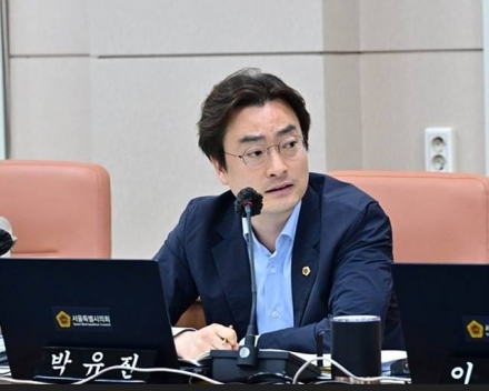 “600억 들여 지은 서울영화센터가 ‘대형 DVD방’?”