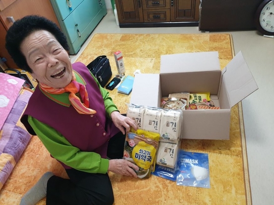 노인 10명 중 3명이 삼시세끼 모두 나 홀로 식사