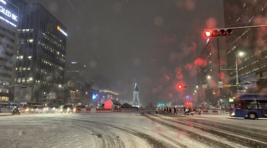 정세균 총리, "신속 제설 · 출근 시간 조정 지시"