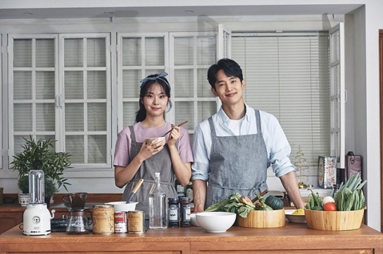 미혼남녀, 연애와 결혼 둘 중 택일하라면 ‘결혼’