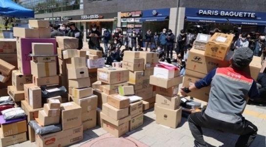 고덕동 아파트 택배 대란...택배차량 지상 출입 금지에 택배노조 '갑질' 비판