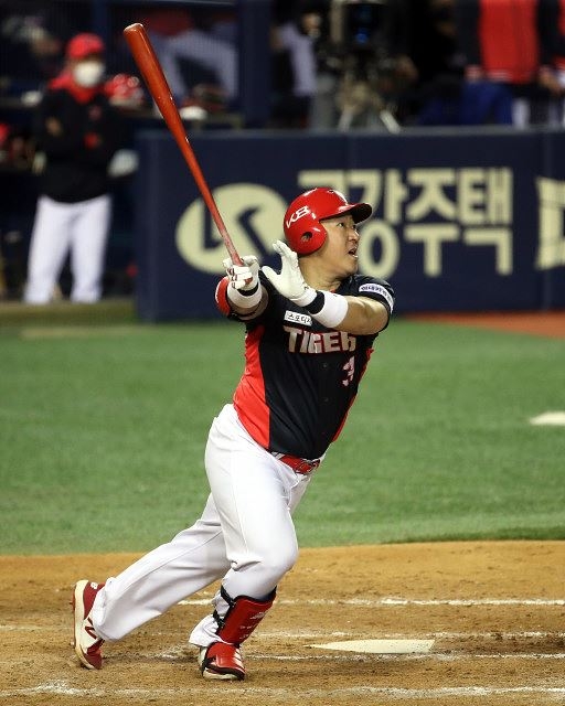 KIA 타이거즈 최형우 선수, 취약계층 위해 1억원 기부
