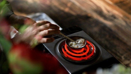 한글날 한국민속촌에선 오징어게임 속 ‘달고나쇼’ 선봬