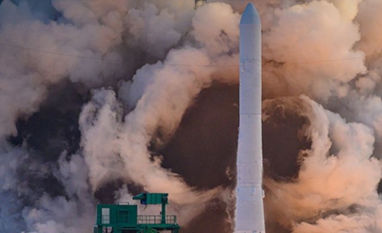 '누리호', 절반의 성공 쏘아올렸다