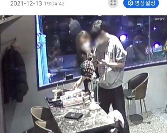 부산 한 카페에서 3시간동안 미용 실습한 진상 남녀