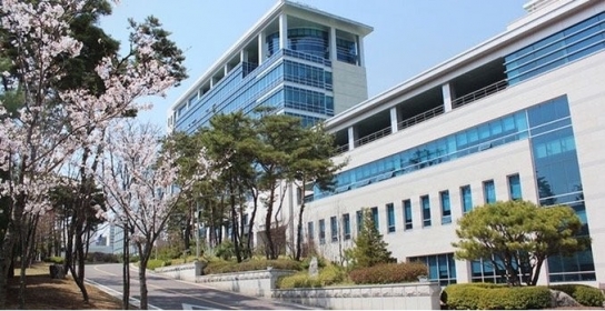 한달 전 동거남 살해한 30대 여성 자수…발코니서 부패한 시신 발견