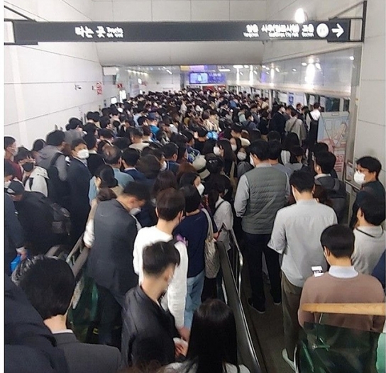 직장인 10명 중 8명 ‘출퇴근 스트레스’