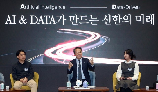 진옥동 신한금융 회장 “기술 넘어 비즈니스 디자이너 돼 달라”