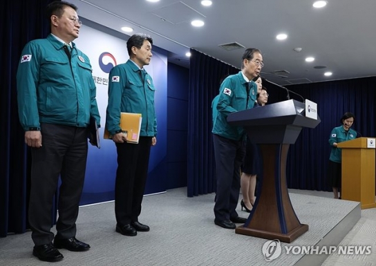 한총리 "국립대총장 건의 수용…2025년 의대 자율모집 허용"