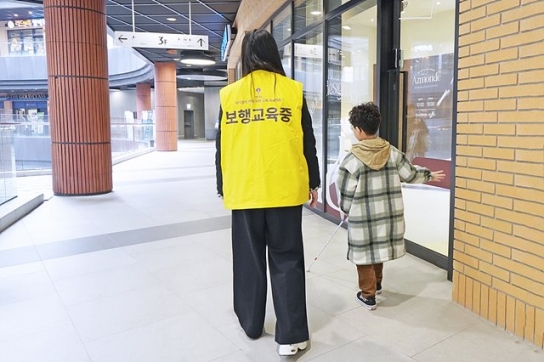 SK행복나눔재단 ‘시각장애 아동 보행 교육’ 프로젝트 시작