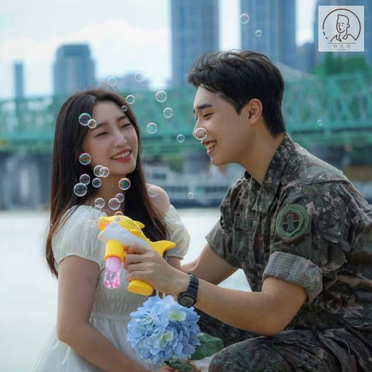 전역사진 대세는 감성! 당신만 모르는 전역 사진의 변화