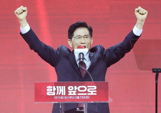 김문수, 국민의힘 대선 후보 선출…56.53% 득표