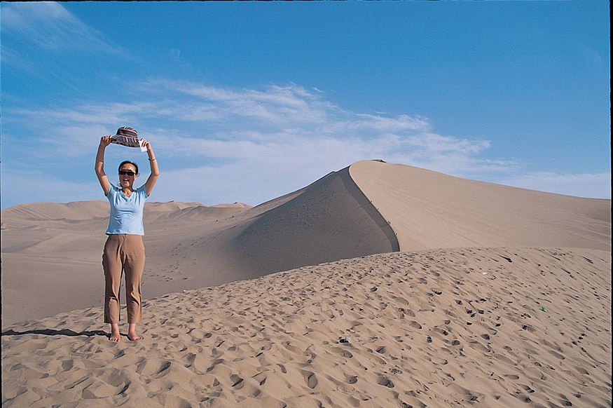 둔황-사막과사람.jpg