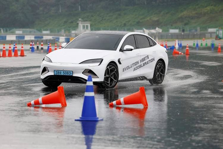 BYD_SEAL_MEDIA_TRACK_DAY_(3).jpg
