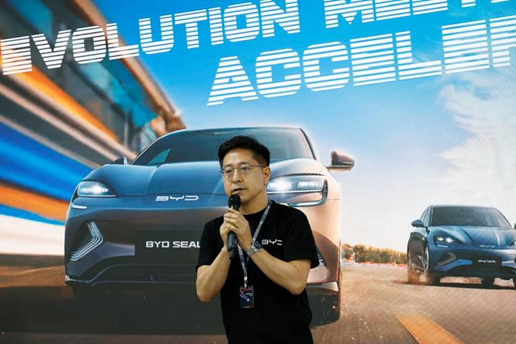 BYD_SEAL_MEDIA_TRACK_DAY.jpg