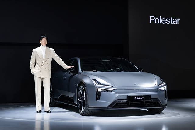 [이미지 8] 배우 김우빈, 폴스타 5.jpg