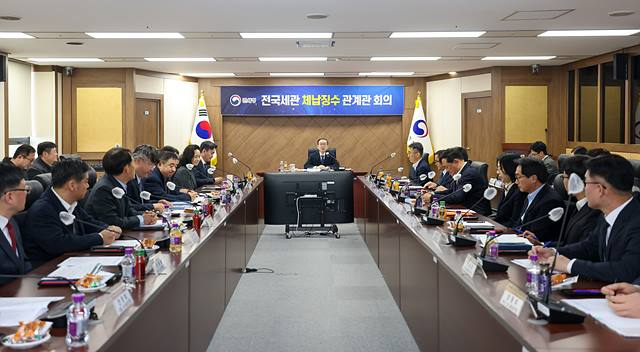이명구 관세청장이 23일 정부대전청사에서 체납담당 과장 및 실무 책임자 등이 참석한 가운데 ‘전국세관 체납징수 관계관 회의’를 주관하고 있다.jpg