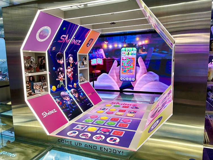 [카카오게임즈] _SMiniz_ SM 광야스토어 전경2_이미지.jpg