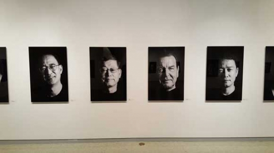 ‘더스쿠프 정치호 얼굴’展 거친 민낯 ‘진짜 인생’