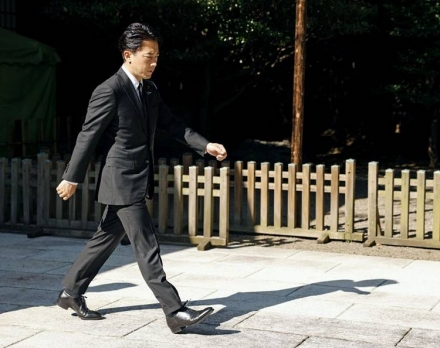 日 패전 80년…고이즈미 야스쿠니 참배에 韓·中·국제사회 ‘파장’