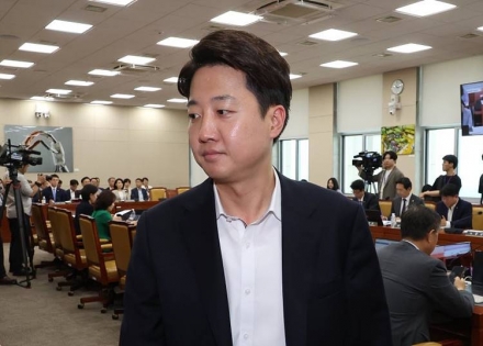 직장인 10명 중 7명 “이준석 언어 성폭력 발언, 징계 필요”