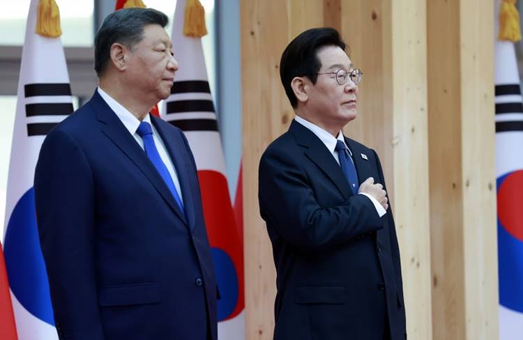 이재명·시진핑 첫 정상회담…“한중 전략적 소통 강화·지역 평화에 새 에너지”