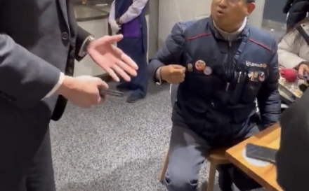 롯데백화점 “노조 조끼 벗으세요”