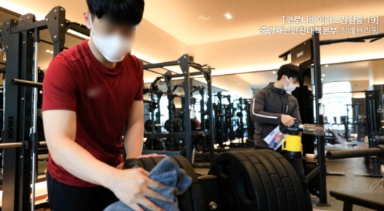 15일부터 거리두기 완화...5인 집합금지는 유지