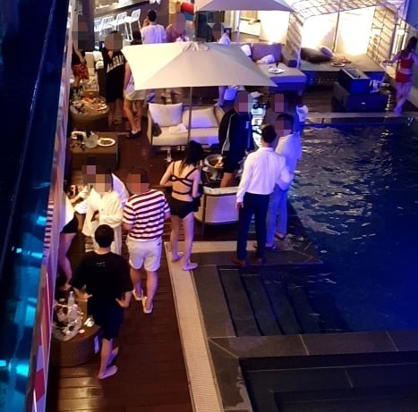 강릉'노마스크' 풀파티...해당호텔 영업정지 10일