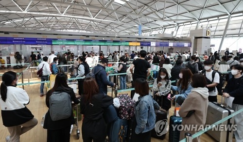 해외여행 풀리면서 '일상회복'으로의 기대