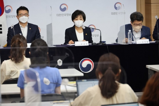 초등학교 7세부터 입학 추진...유치원·학부모 등 반대