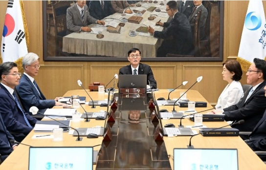 한은 기준금리 4연속 동결...美 7월말 인상 가능성 커