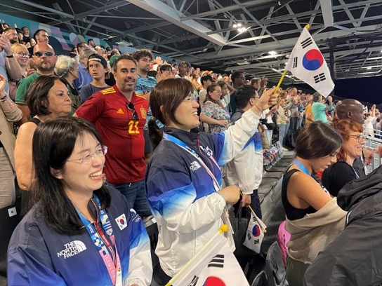 ‘2024 파리올림픽’ 현장에서 대한민국 국가대표 선수단 응원