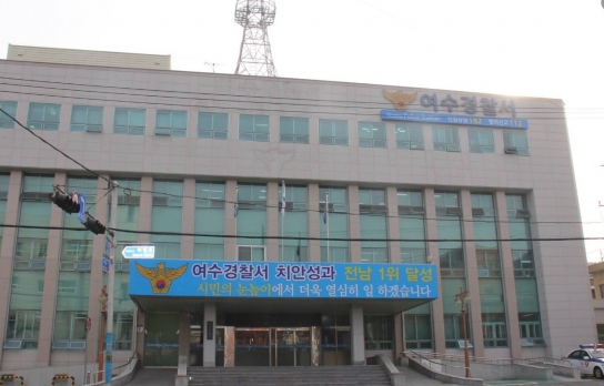 생후 7개월 쌍둥이 딸 살해한 40대 친모 자수..."육아 스트레스 때문"