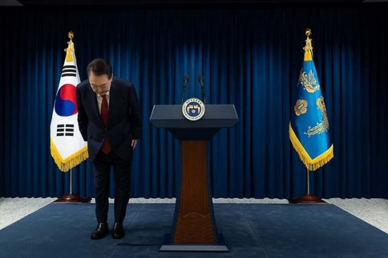 尹 "국민께 진심으로 사과…임기 포함 정국안정 방안 당에 일임"