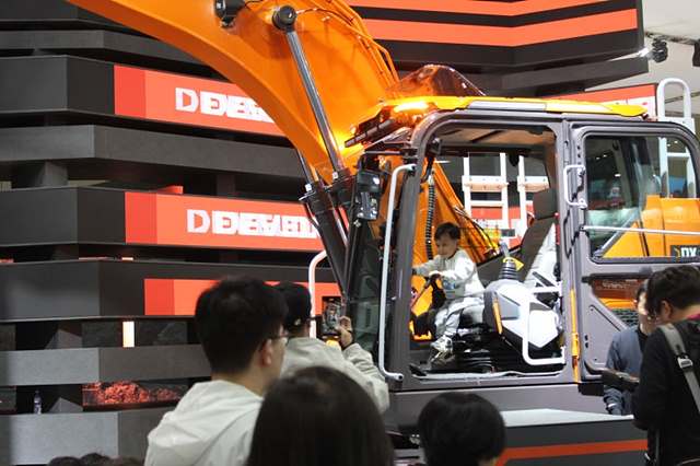 [2025 서울모빌리티쇼] 유독 어린이들이 타보려고 줄서서 기다린 '이것'